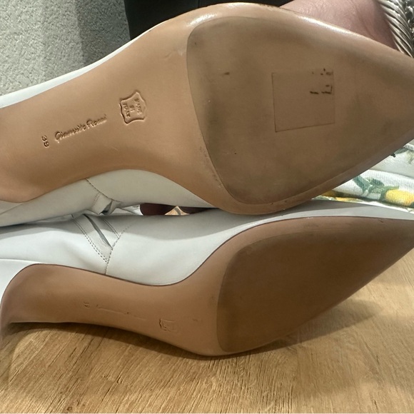 Gianvito Rossi Lace Up White Bootie - Picture 2 of 4